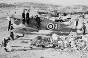 Истребители Hurricane IIB 134-й эскадрильи 151-го крыла британских королевских ВВС на аэродроме Ваенга в Мурманской области осенью 1941 г.