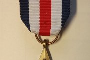 Медаль «Звезда Франции и Германии» на ленте. Размер: 4,2х3,7 см, лента 5,5х3,3 см. Металл, лента репсовая. Великобритания