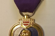 Медаль Пурпурное сердце. Размер: 4,7х3,5 см, США